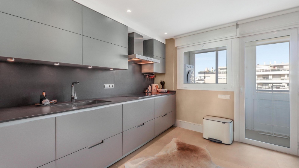 Superb luxurious apartment in best building of Marina Botafoch with mooring in front of the door
