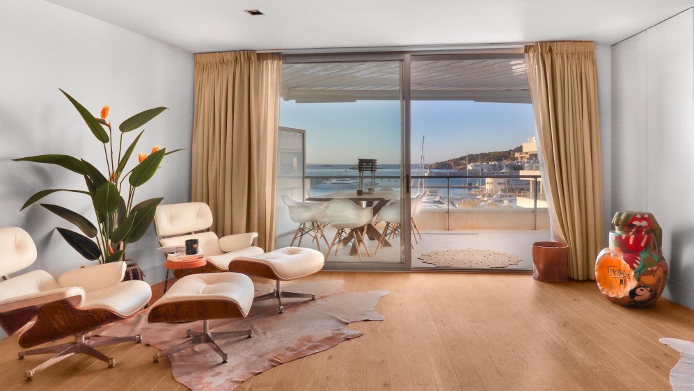 Superb luxurious apartment in best building of Marina Botafoch with mooring in front of the door