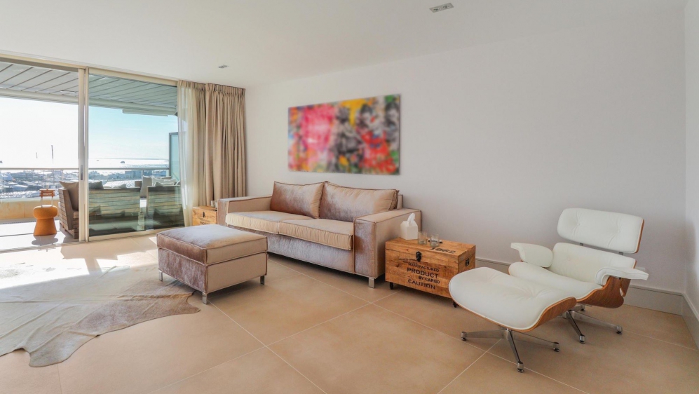 High-quality luxury apartment offering stunning views, frontline location in Marina Botafoch