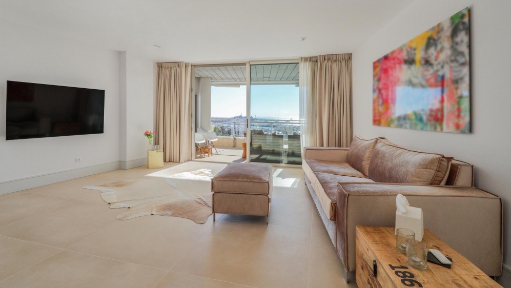 High-quality luxury apartment offering stunning views, frontline location in Marina Botafoch