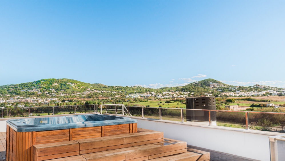 Large 4 bed penthouse with huge solarium and stunning views in Marina Botafoch