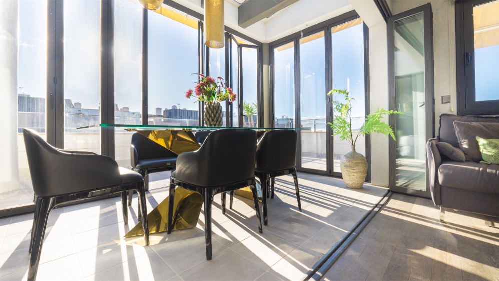 Zeer ruim 4 slk penthouse met groot dakterras in Marina Botafoch