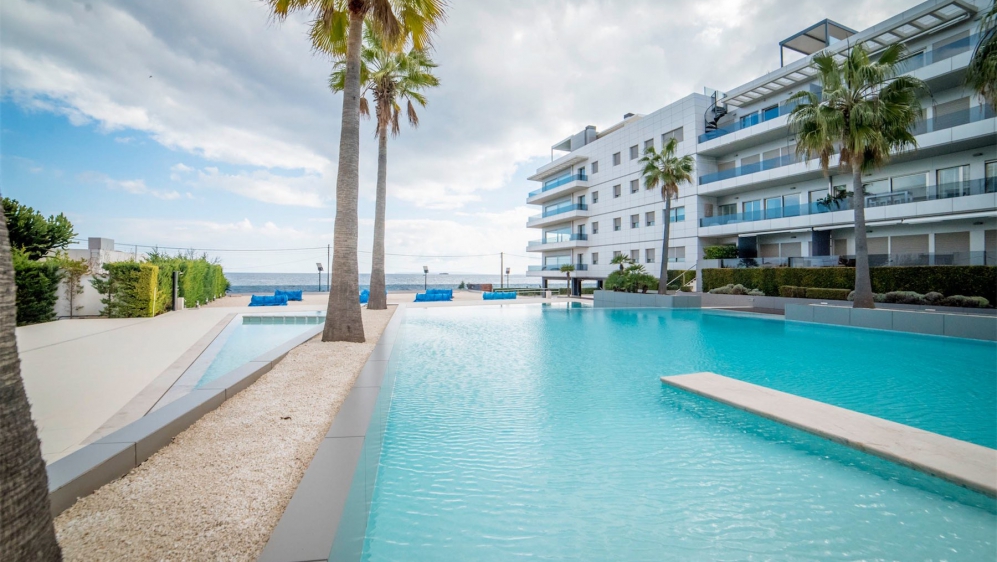 Schitterend penthouse met groot dakterras in beveiligd complex direct aan zee