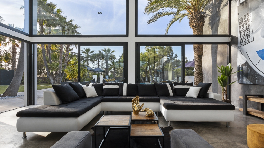 Schitterende moderne designer villa met veel privacy en verhuurvergunning