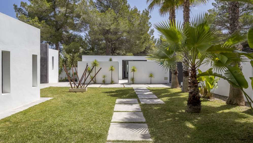 Amazing contemporary designer villa with full privacy and touristic rental permit