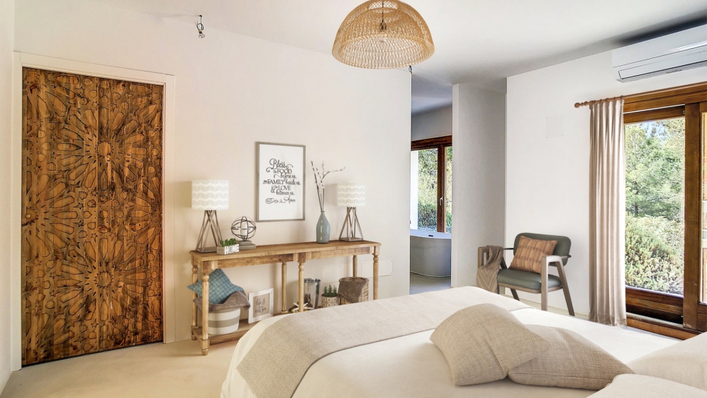 Super charmante en volledig gerenoveerde Ibiza stijl villa op groot perceel dichtbij alle voorzieningen