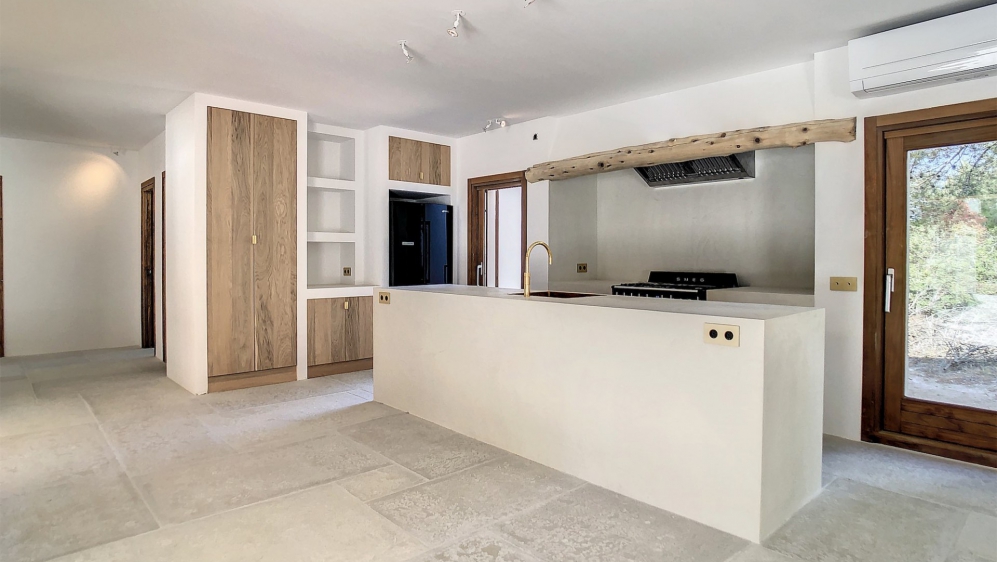 Super charmante en volledig gerenoveerde Ibiza stijl villa op groot perceel dichtbij alle voorzieningen