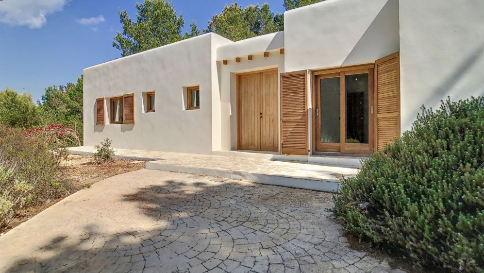 Super charmante en volledig gerenoveerde Ibiza stijl villa op groot perceel dichtbij alle voorzieningen