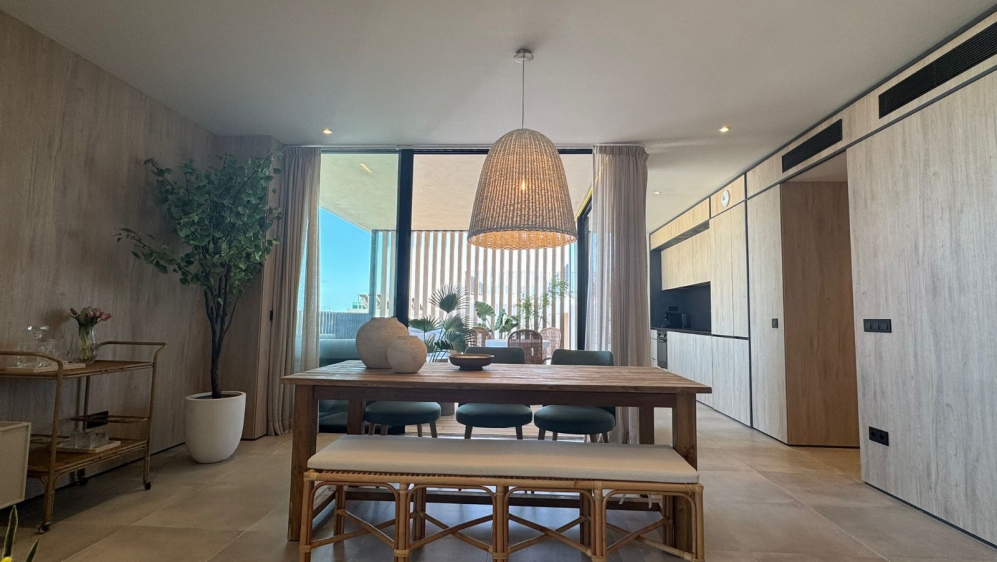Gloednieuw luxe appartement in het hart van Santa Eulalia voor scherpe prijs!