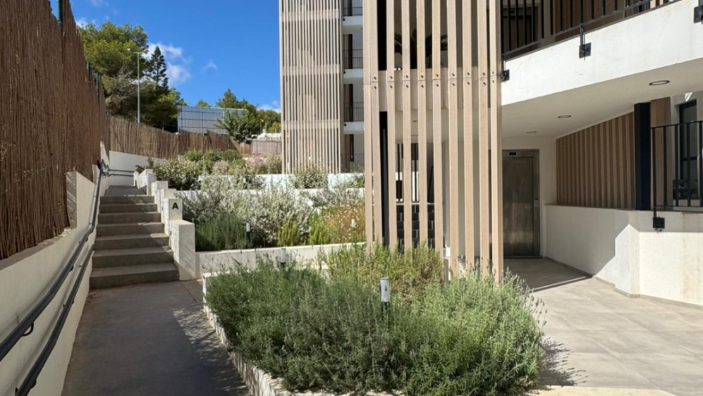 Gloednieuw luxe appartement in het hart van Santa Eulalia voor scherpe prijs!
