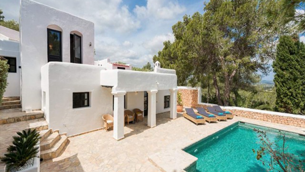 Lovely renovated Ibiza style property with valid touristic license