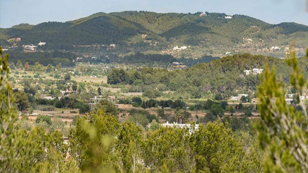 Sfeervolle Ibiza stijl villa met verhuurvergunning dichtbij het strand en haven