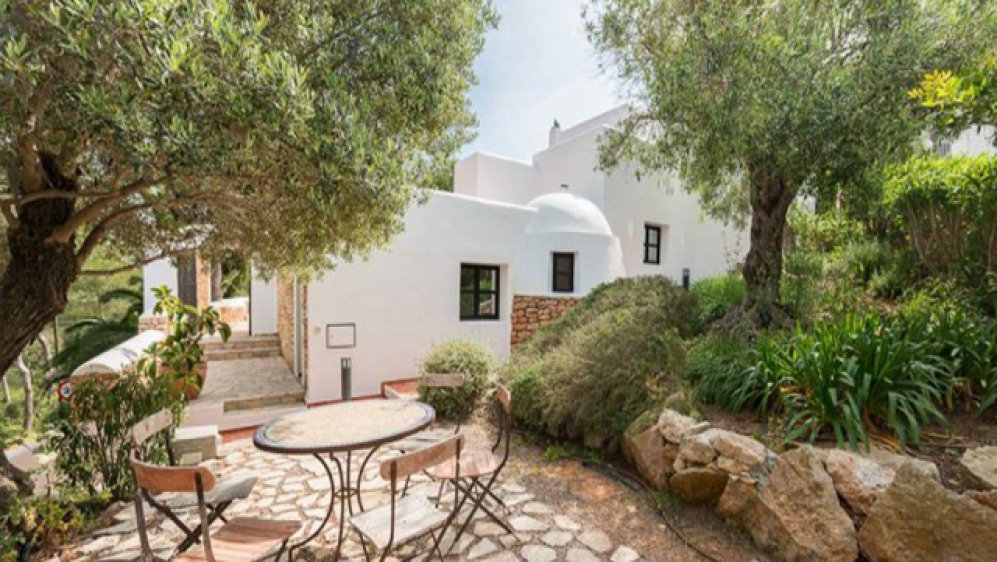 Lovely renovated Ibiza style property with valid touristic license