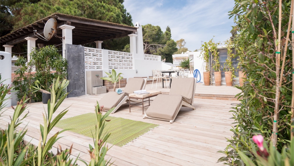 Schitterend gerenoveerd Ibiza townhouse te koop op enkele meters van het strand