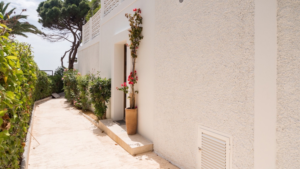 Stunning Ibiza style townhouse for sale just 1 minute from the beach