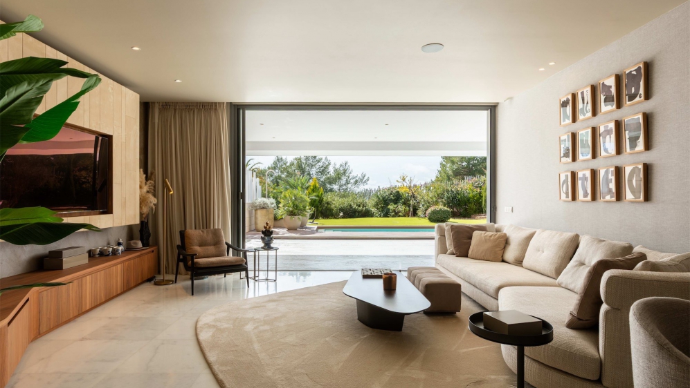 Luxurious Ground-Floor Apartment with Private Garden and Pool in White Angel Talamanca
