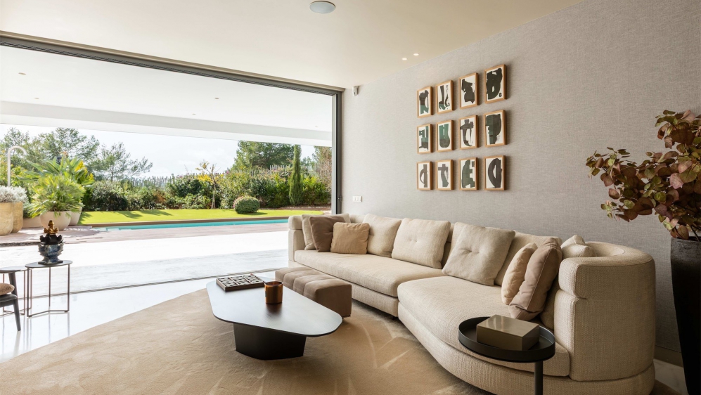 Luxurious Ground-Floor Apartment with Private Garden and Pool in White Angel Talamanca