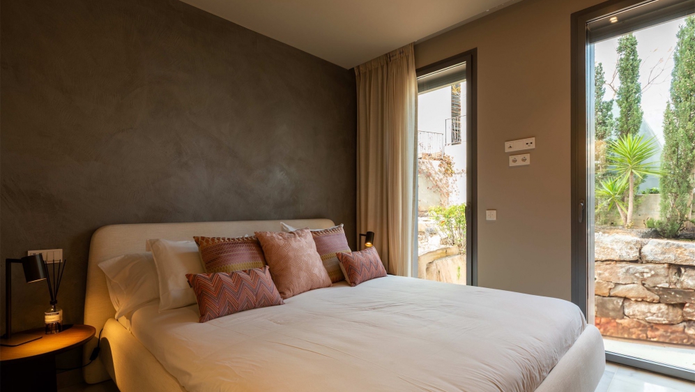 Luxurious Ground-Floor Apartment with Private Garden and Pool in White Angel Talamanca