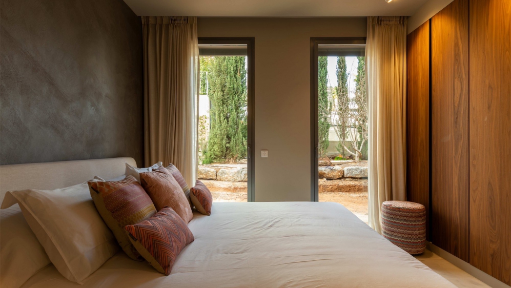 Luxurious Ground-Floor Apartment with Private Garden and Pool in White Angel Talamanca