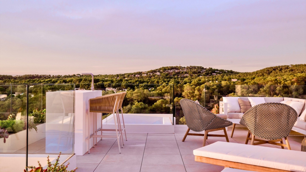 Schitterende nieuwe Ibiza stijl villa op loopafstand van het strand van Cala Tarida