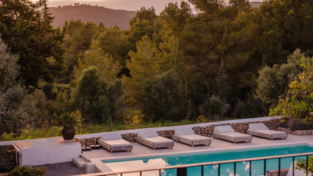 Schitterende gerenoveerde Ibiza finca vol authentieke details en prachtig uitzicht met verhuurlicentie!