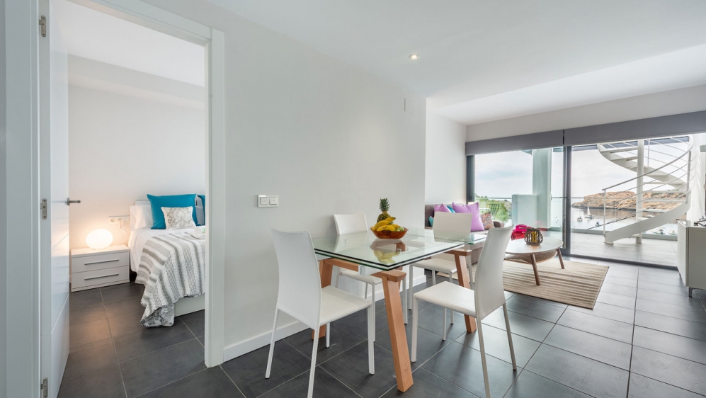 Schitterend 1 slk penthouse met dakterras en jacuzzi direct aan het strand