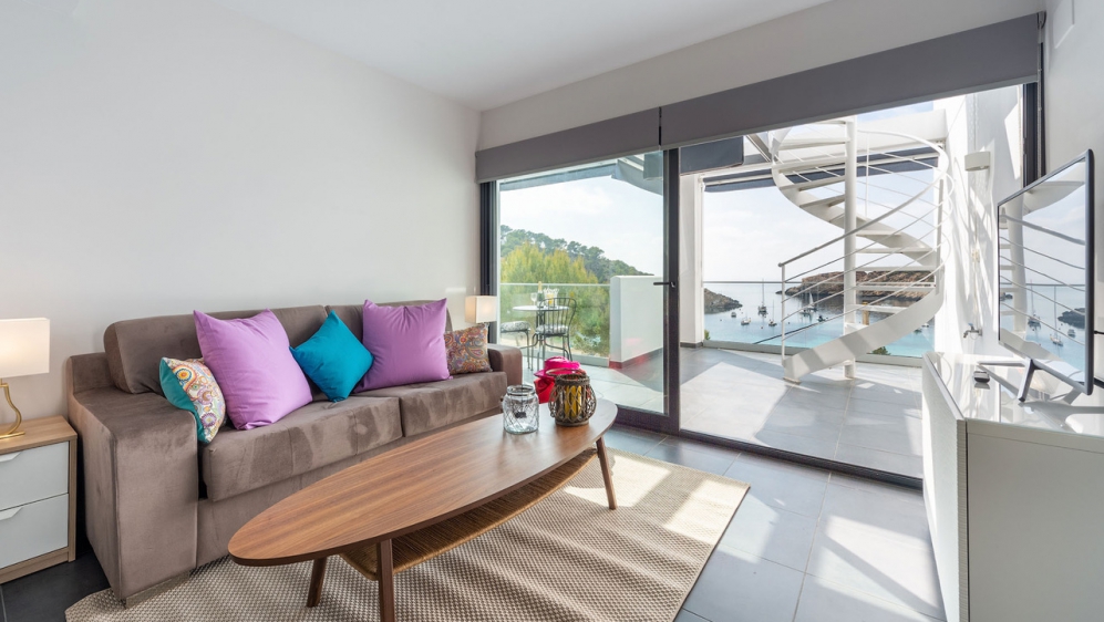 Schitterend 1 slk penthouse met dakterras en jacuzzi direct aan het strand
