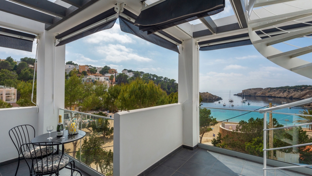 Schitterend 1 slk penthouse met dakterras en jacuzzi direct aan het strand