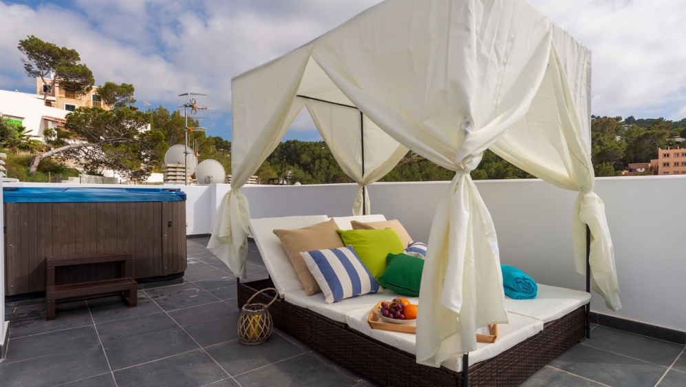 Schitterend 1 slk penthouse met dakterras en jacuzzi direct aan het strand