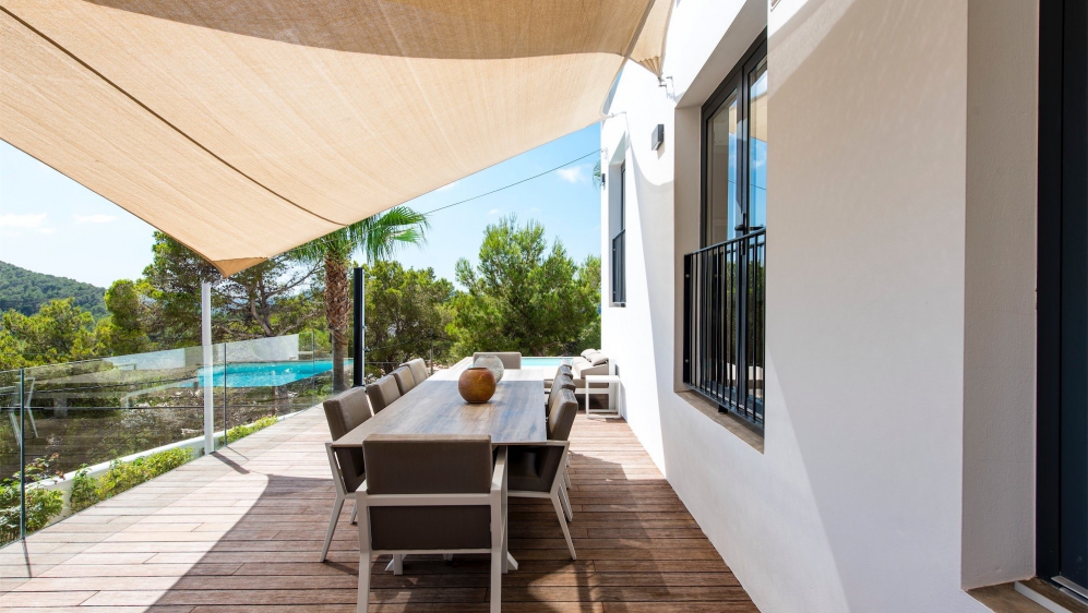 Stunning 7-bedroom designer villa with rental licence in sought after location