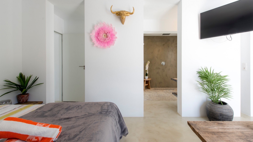 Prachtige design villa met 7 slaapkamers en verhuurlicentie op geweldige locatie 
