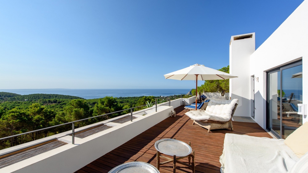 Stunning modern villa with spectacular sea views and rental license in Es Cubells