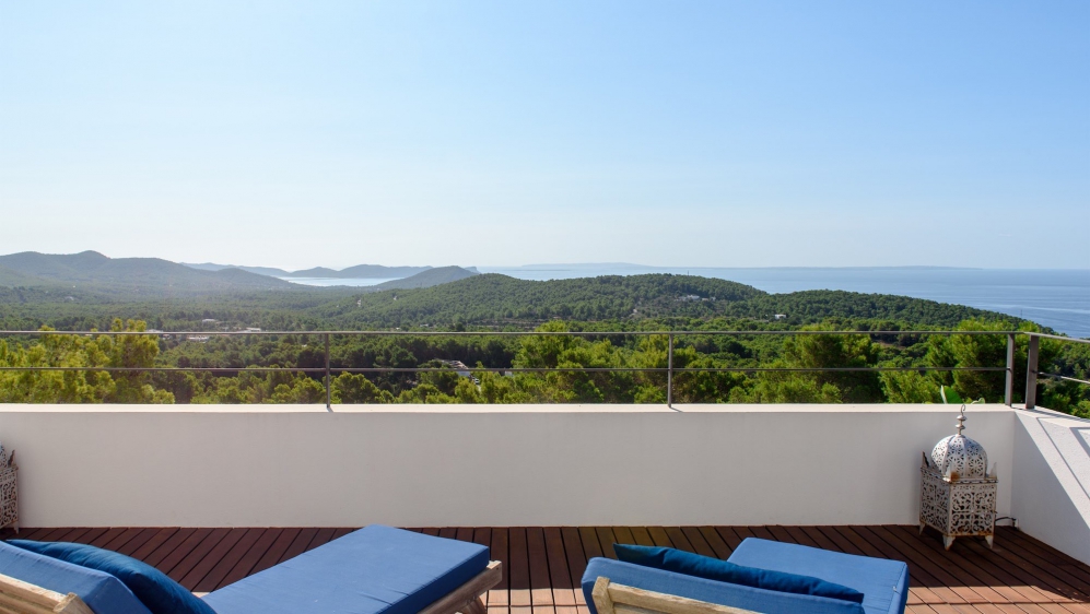 Stunning modern villa with spectacular sea views and rental license in Es Cubells