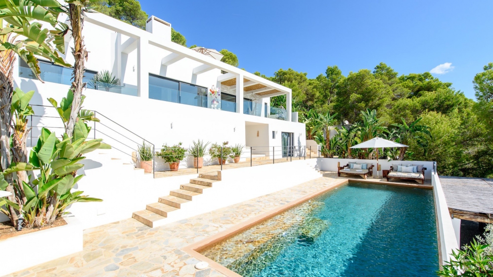 Stunning modern villa with spectacular sea views and rental license in Es Cubells