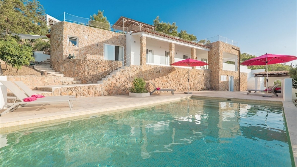 Sfeervolle gerenoveerde zeezicht villa bij Cala Bassa