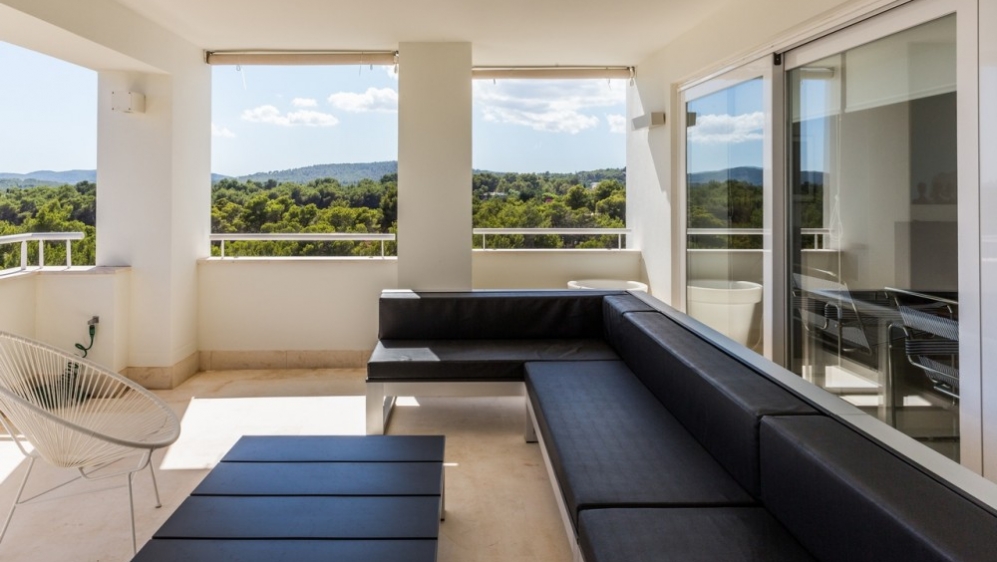 Fantastic modern seaside penthouse