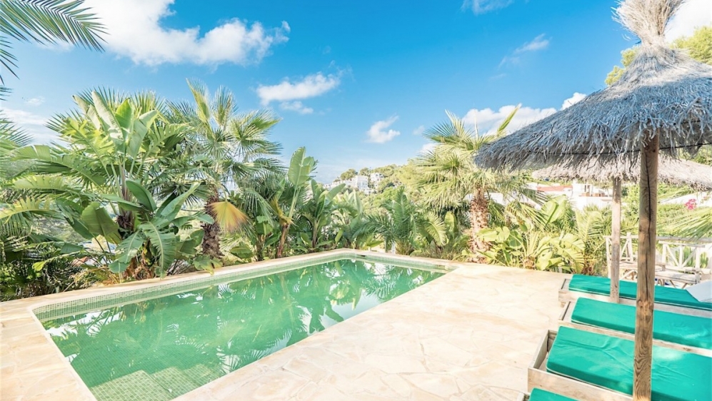 Superb property near the beach with rental licence
