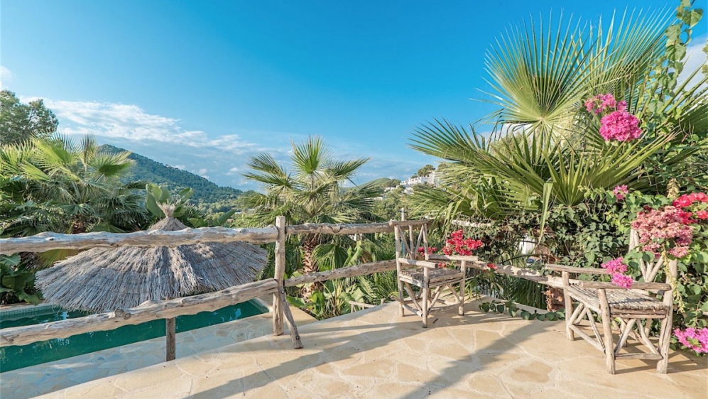 Superb property near the beach with rental licence