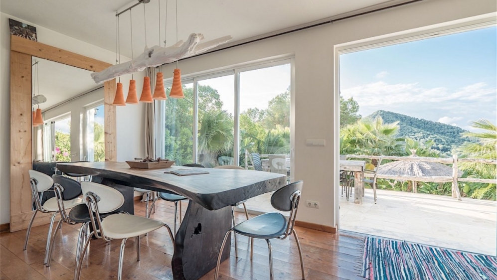 Superb property near the beach with rental licence