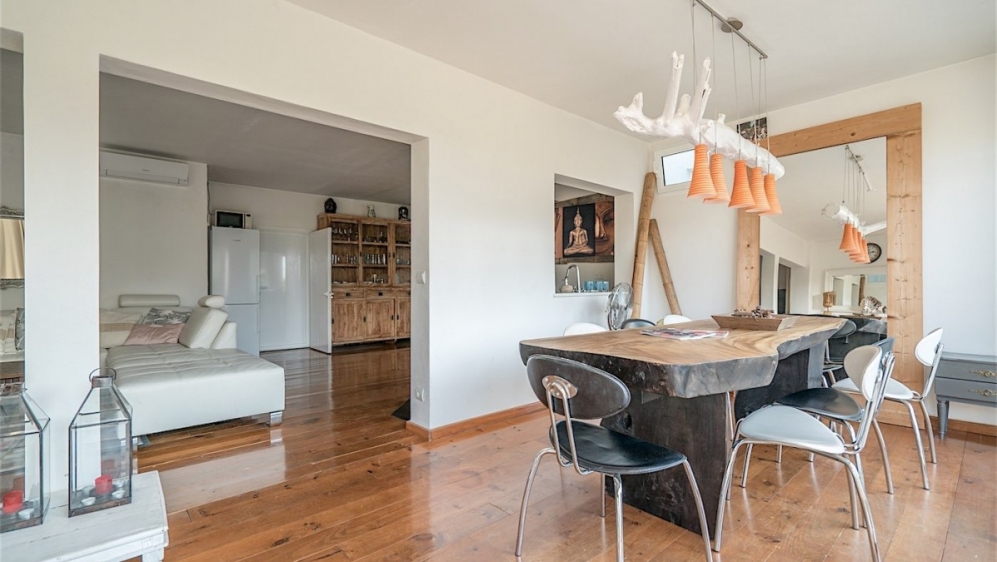 Superb property near the beach with rental licence