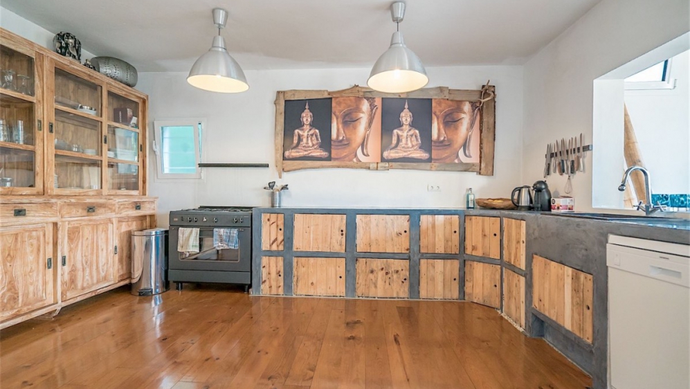 Superb property near the beach with rental licence