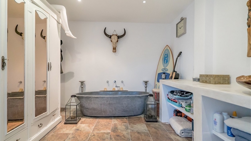 Superb property near the beach with rental licence