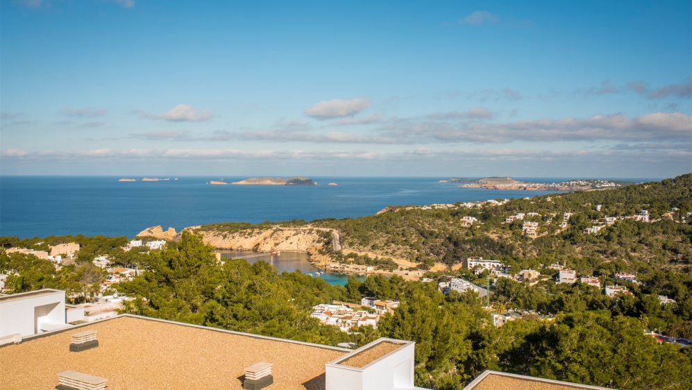 Schitterend nieuw gebouwd penthouse met panoramisch uitzicht over de baai van Cala Vadella