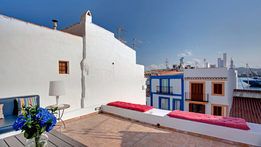 Uniek herenhuis in de haven van Ibiza stad!