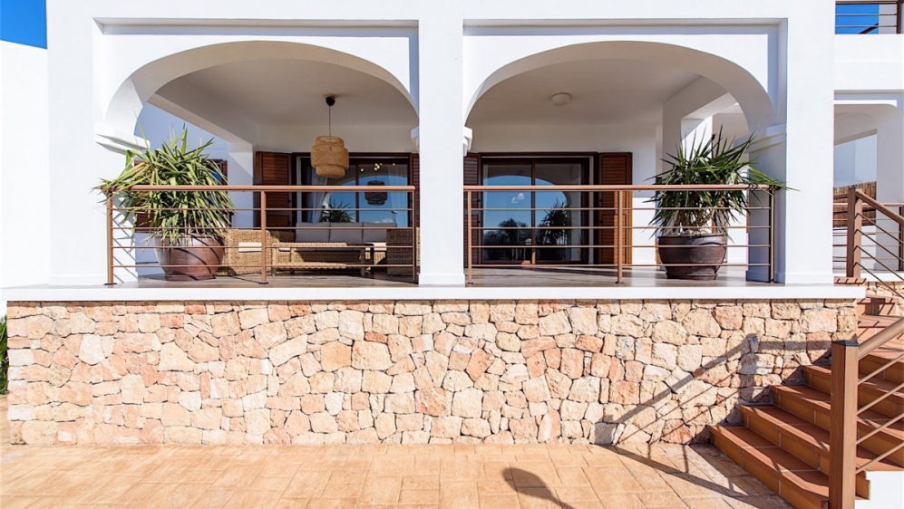 Fantastic sea view villa walking distance to the beach