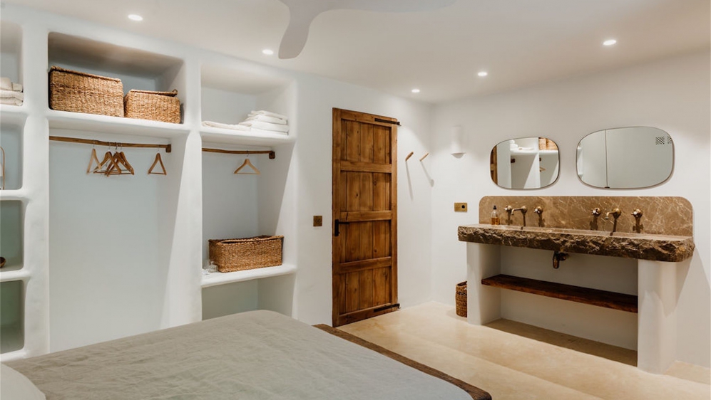 Fully renovated finca-style villa with separate guesthouse and stunning views
