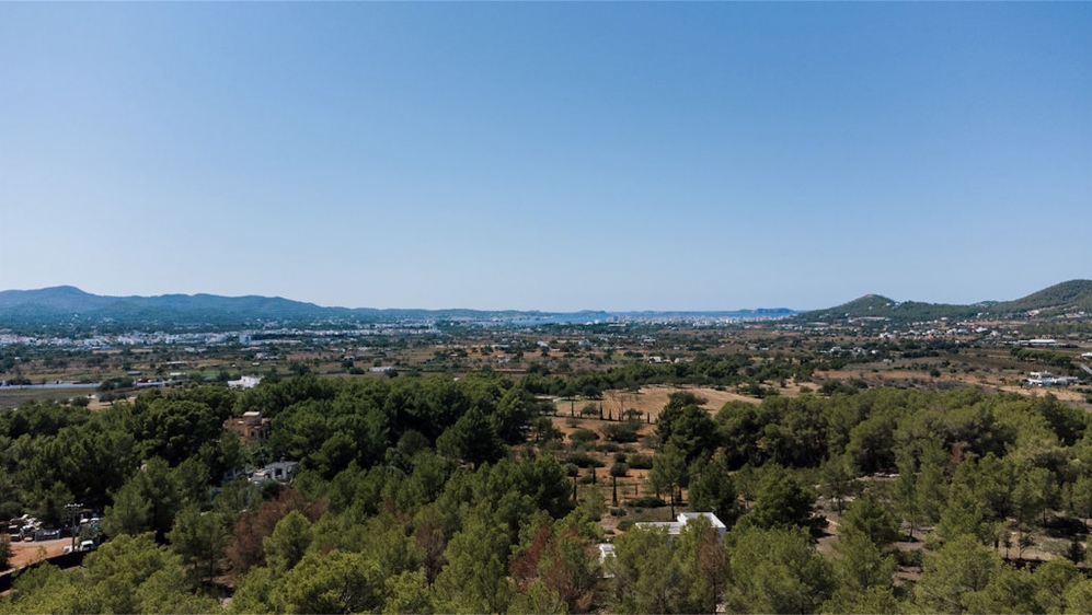 Fully renovated finca-style villa with separate guesthouse and stunning views