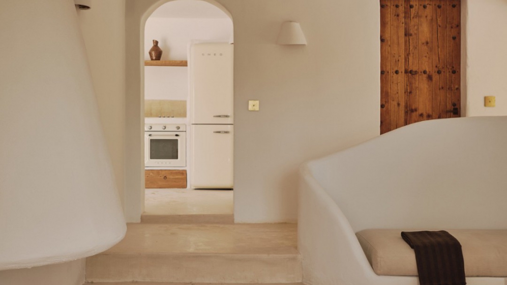 Fully renovated finca-style villa with separate guesthouse and stunning views