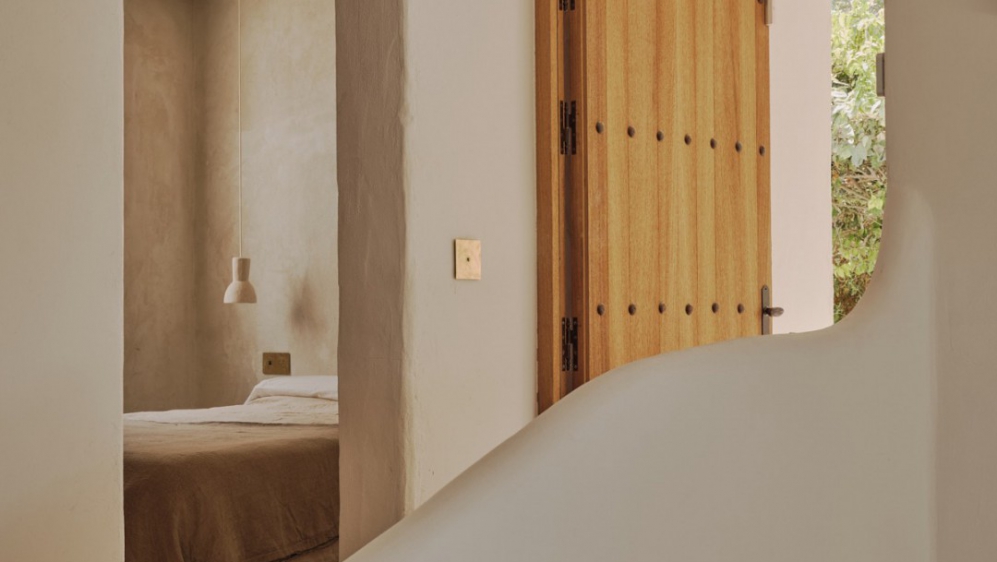 Fully renovated finca-style villa with separate guesthouse and stunning views