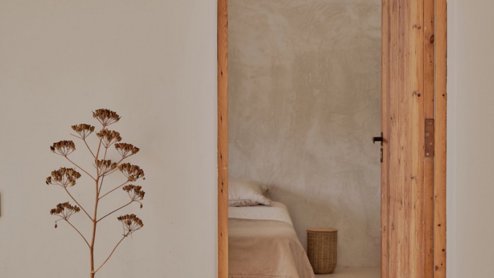 Fully renovated finca-style villa with separate guesthouse and stunning views